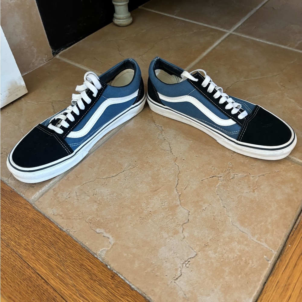 VANS like new,  women’s or Men's Black and Navy Sneakers - Picture 3 of 7